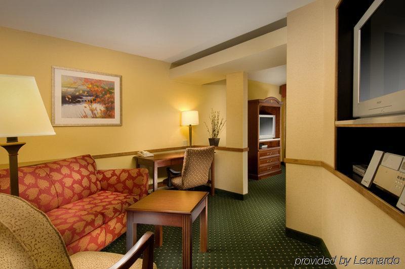 Fairfield Inn & Suites By Marriott Маршъл Стая снимка