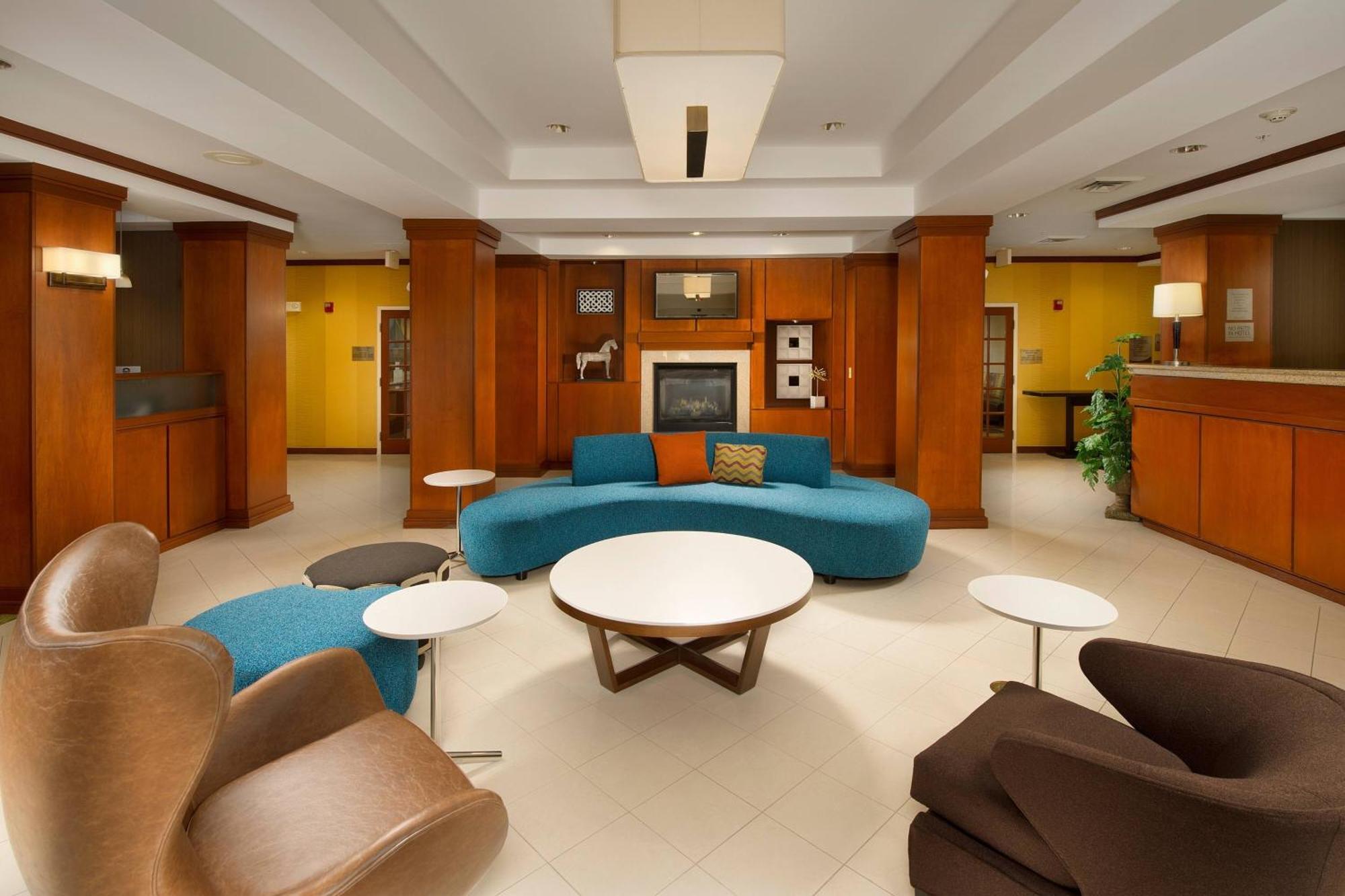 Fairfield Inn & Suites By Marriott Маршъл Екстериор снимка
