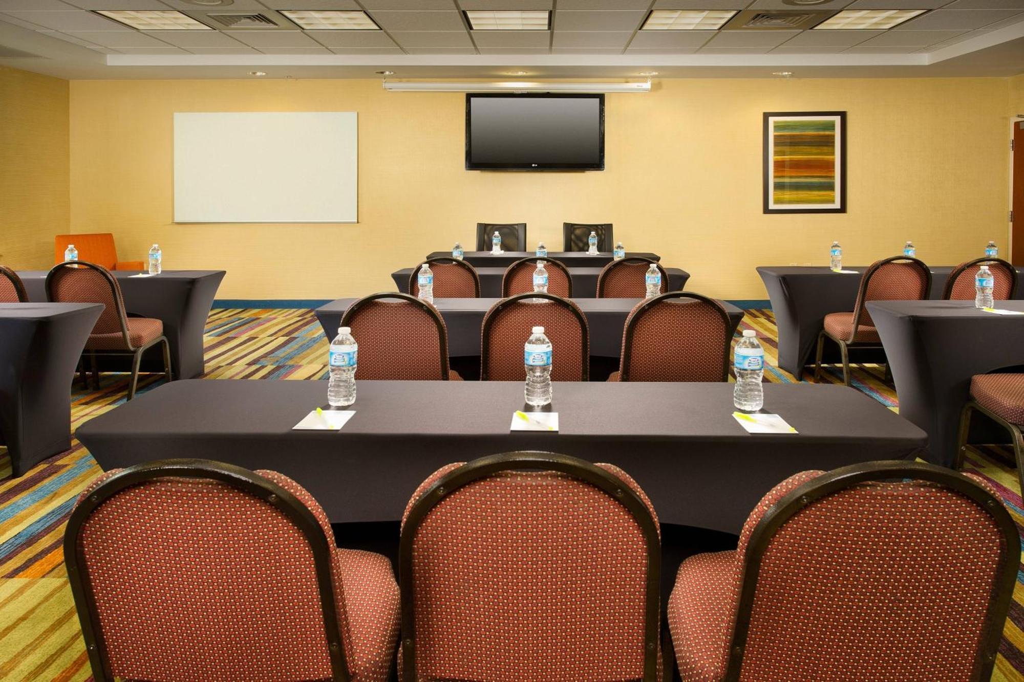 Fairfield Inn & Suites By Marriott Маршъл Екстериор снимка