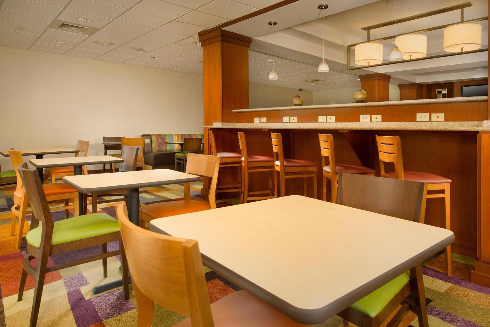 Fairfield Inn & Suites By Marriott Маршъл Екстериор снимка