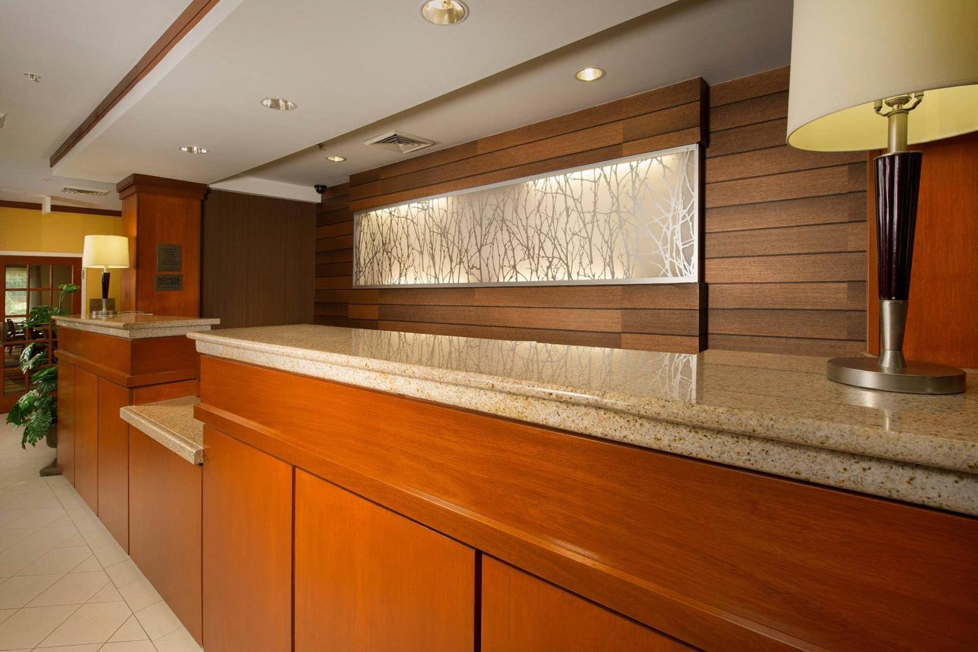 Fairfield Inn & Suites By Marriott Маршъл Екстериор снимка