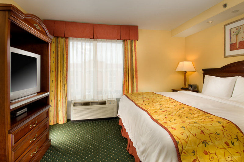 Fairfield Inn & Suites By Marriott Маршъл Стая снимка
