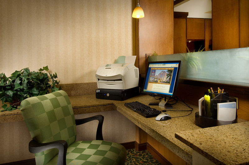 Fairfield Inn & Suites By Marriott Маршъл Съоръжения снимка